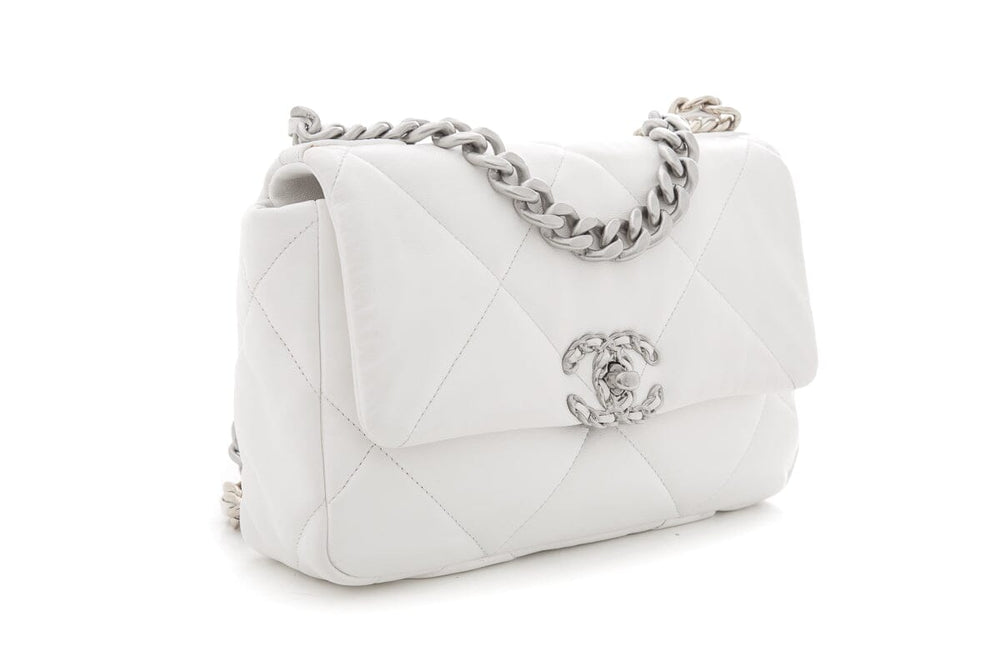 Chanel 19 White Puff Quilted Lambskin Handbag – Accessorio premium elegante