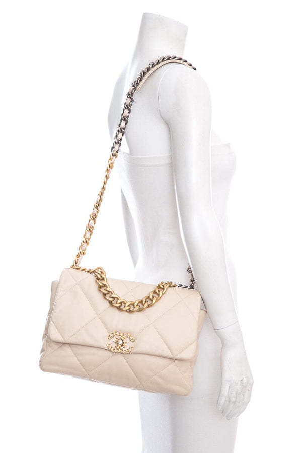 Chanel 19 Large Light Beige Handbag – Accessorio premium elegante