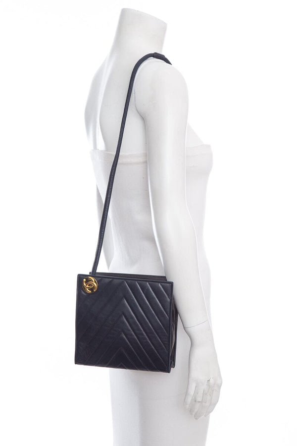 Chanel 1989-91 Navy Chevron Lambskin Handbag – Accessorio premium elegante