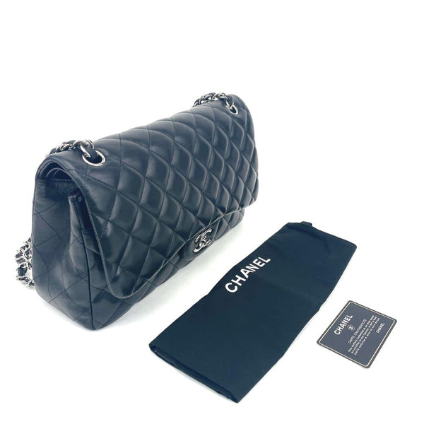 CHANEL 2010-2011 Classic Jumbo Double Flap Lambskin Bag w/Silver – Accessorio premium elegante
