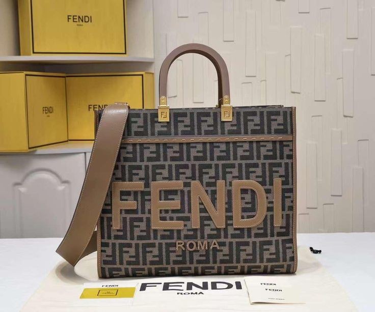 Fendi Sunshine – Accessorio premium elegante