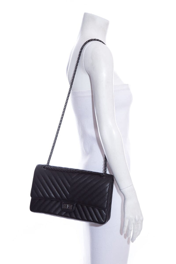 Chanel 2.55 Reissue 2016-2017  "SO Black" Chevron Handbag – Accessorio premium elegante