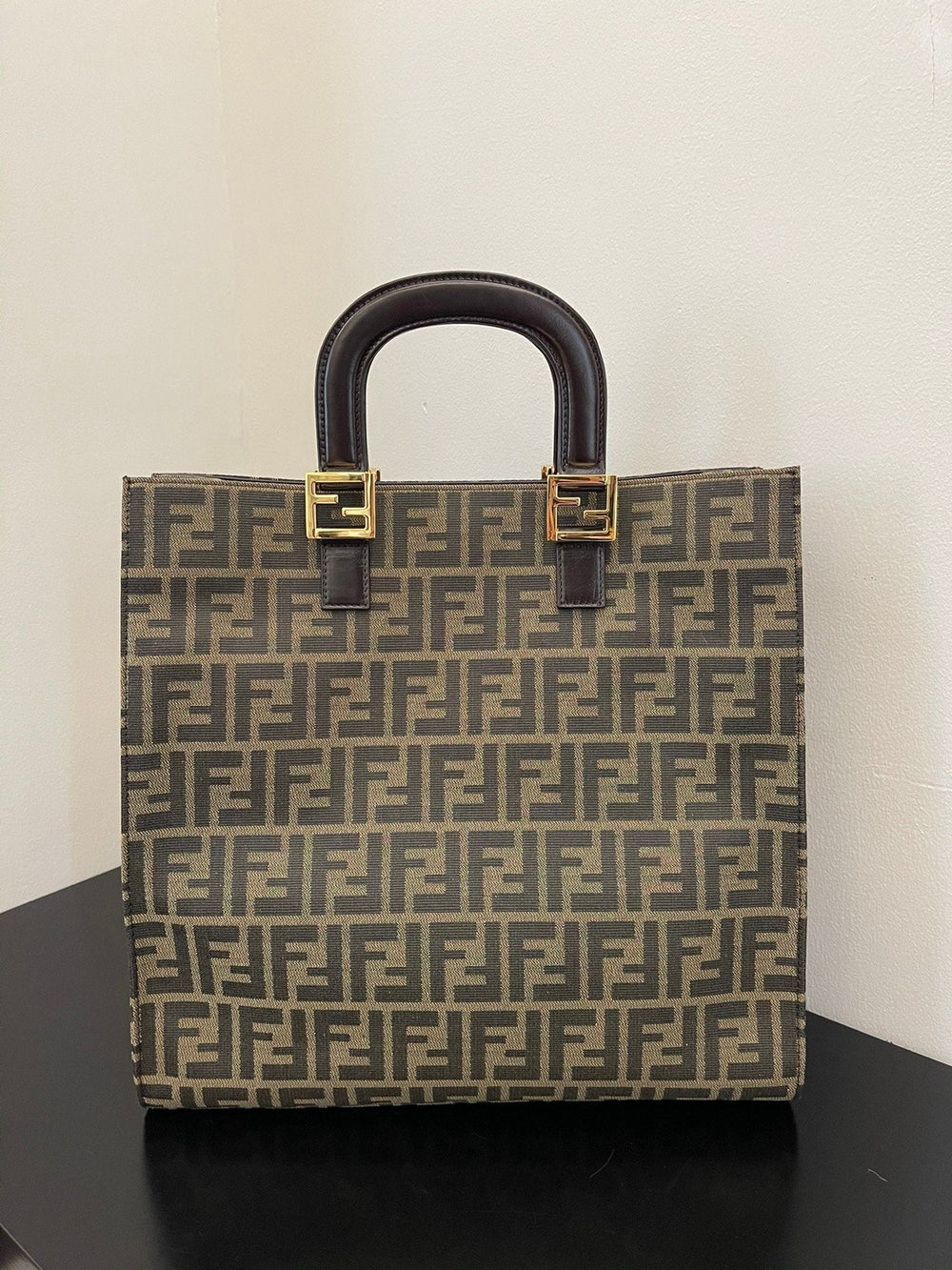 FENDI TOTE SUNSHINE MEDIUM – Accessorio premium elegante