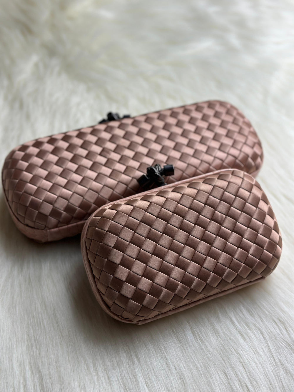 BOTTEGA VENETA (2 Color) – Accessorio premium elegante
