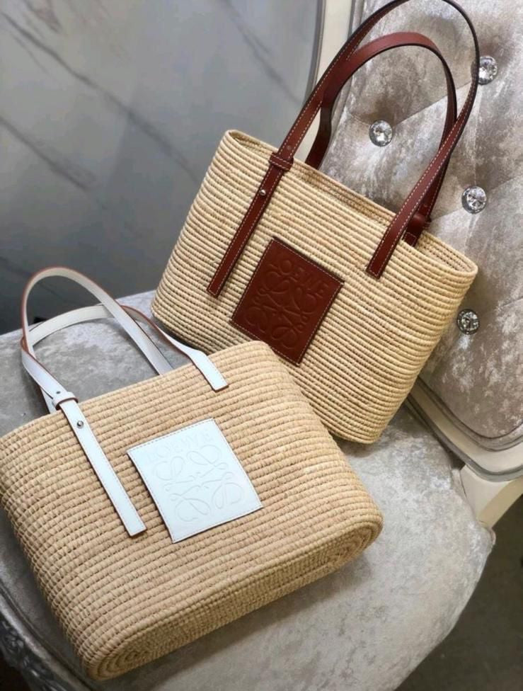 LOEWE (2 Color) – Accessorio premium elegante