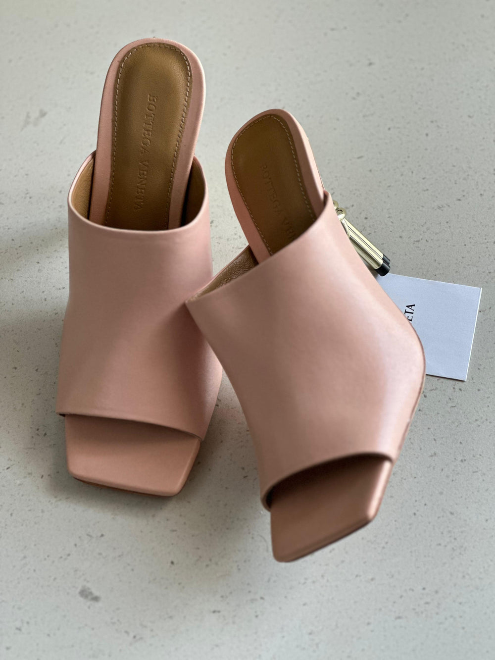 BOTTEGA VENETA – Accessorio premium elegante