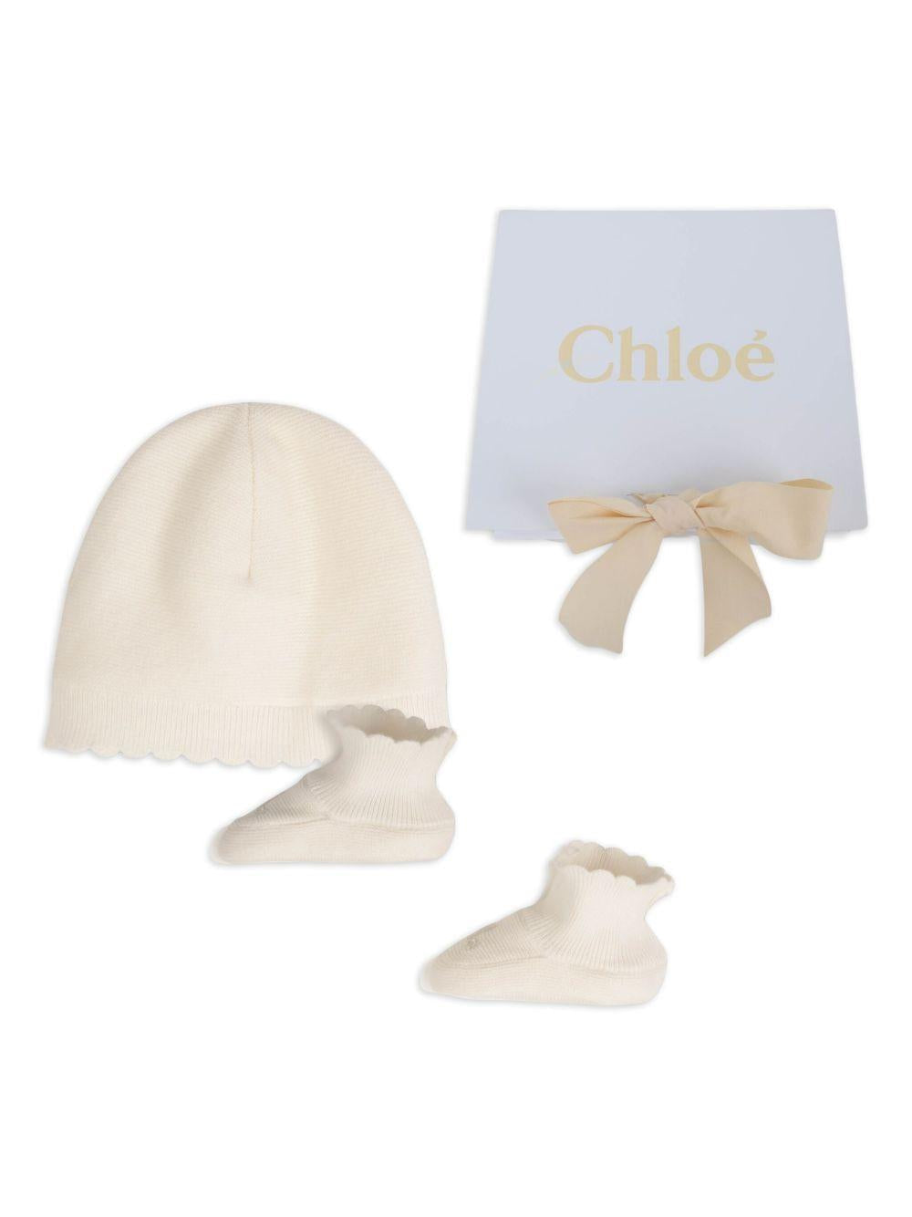 Set berretto e scarpette per neonata Chloé Kids bianco con orlo a smerlo – Accessorio premium elegante