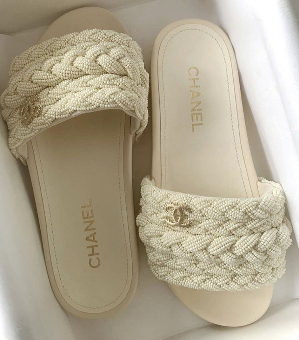 Claquettes Chanel – Accessorio premium elegante