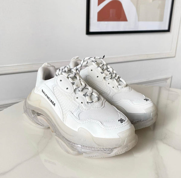 Balenciaga Triple S – Accessorio premium elegante