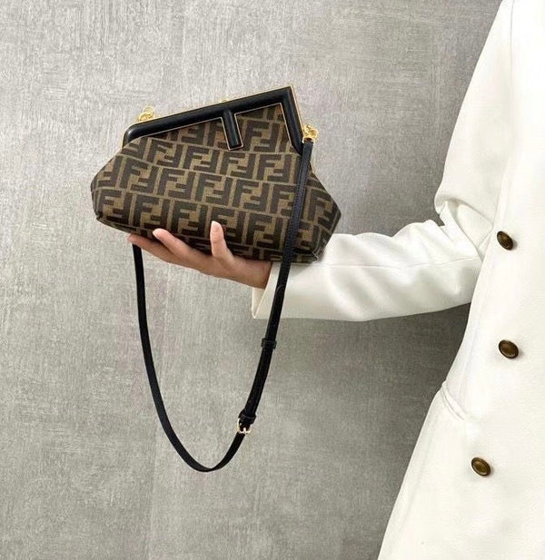 Sac Fendi First – Accessorio premium elegante