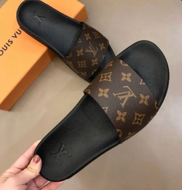 Claquettes Louis Vuitton – Accessorio premium elegante