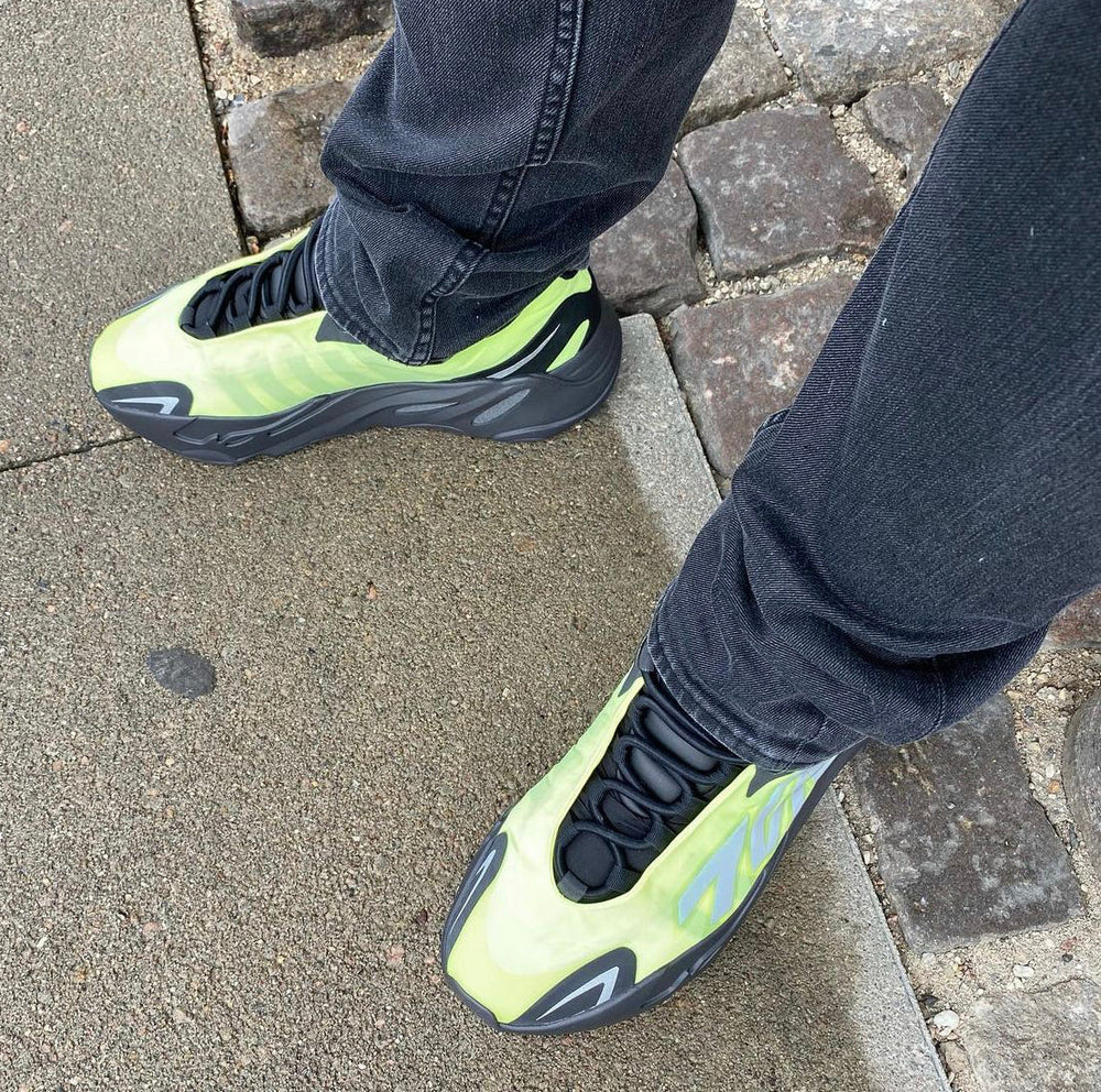 Yeezy Boost 700 – Accessorio premium elegante