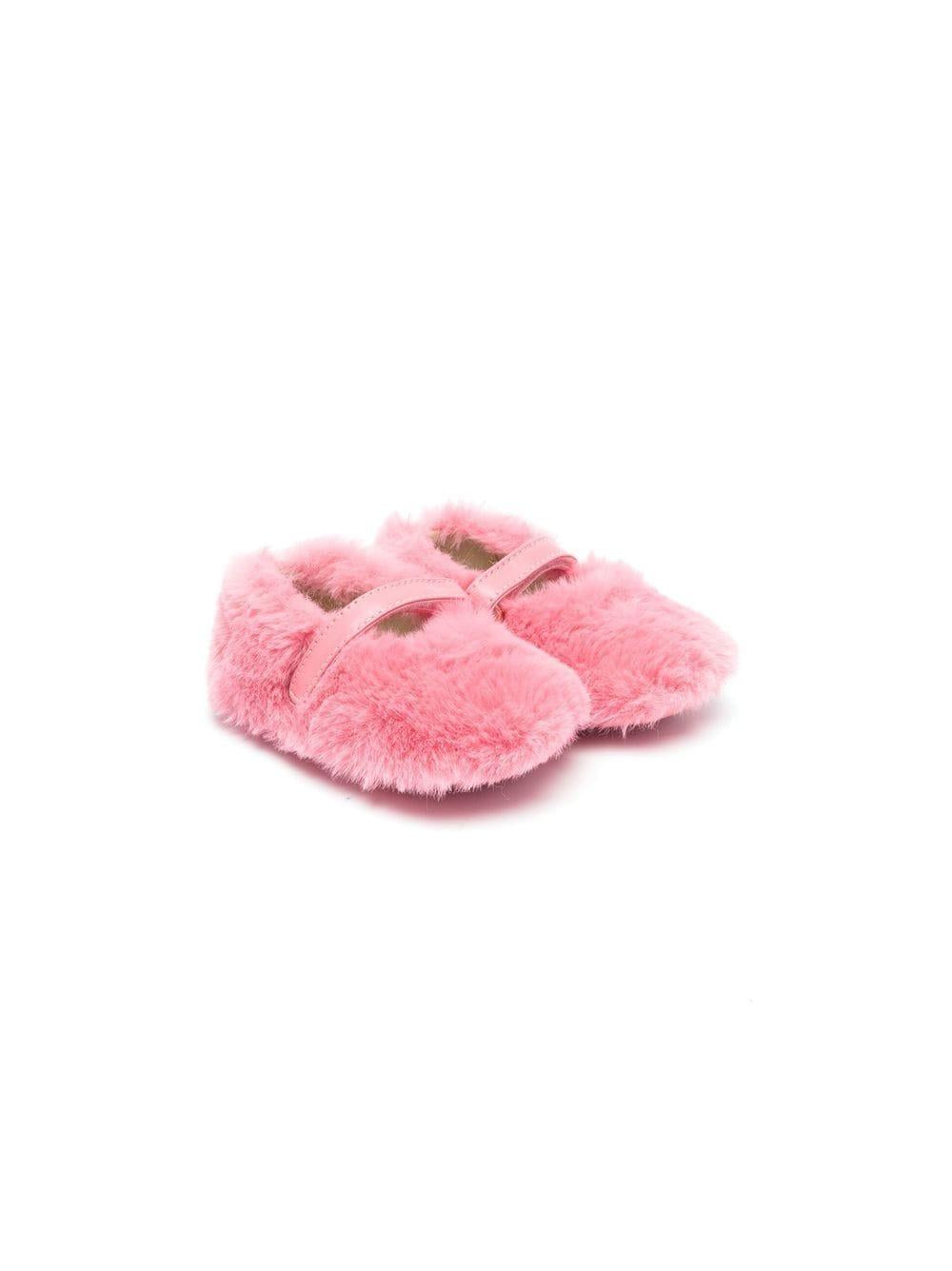 Ballerine per neonata Montelpare Tradition rosa in finta pelliccia con chiusura a strappo – Accessorio premium elegante