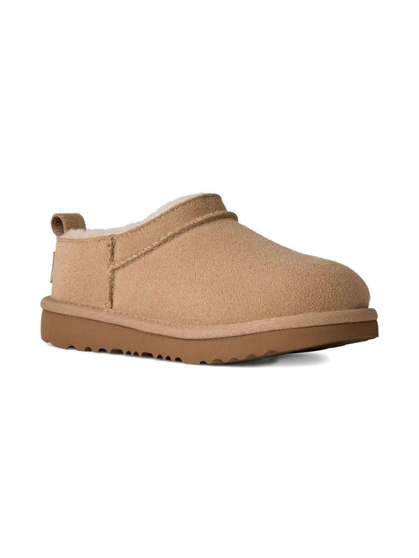 Ciabatte Classic Micro per bambina UGG Kids beige con design slip-on – Accessorio premium elegante