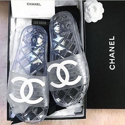 Claquettes Chanel – Accessorio premium elegante