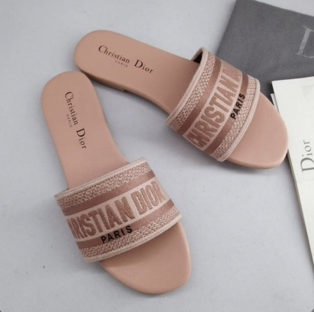 Claquettes Dior – Accessorio premium elegante