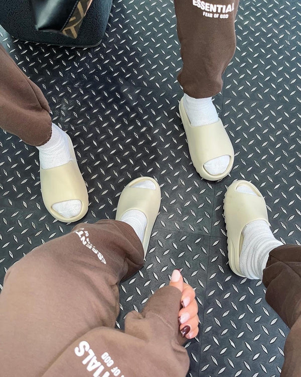 Yeezy Slide Bone – Accessorio premium elegante