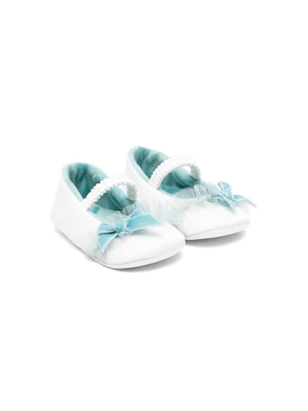 Ballerine per neonata Colorichiari bianco con fiocco azzurro – Accessorio premium elegante