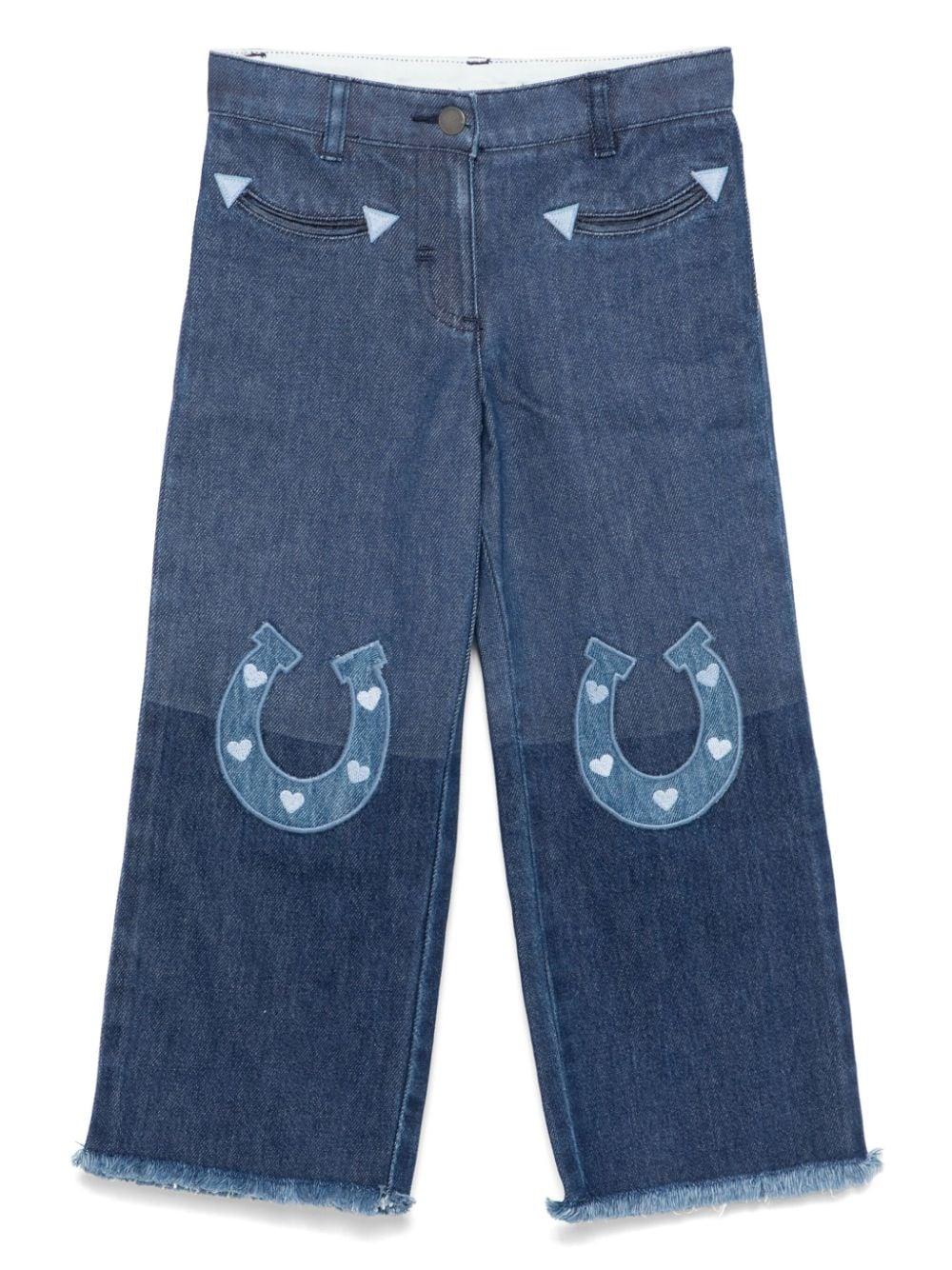 Jeans per bambina Stella McCartney Kids  in denim blu con applicazione sul davanti – Accessorio premium elegante
