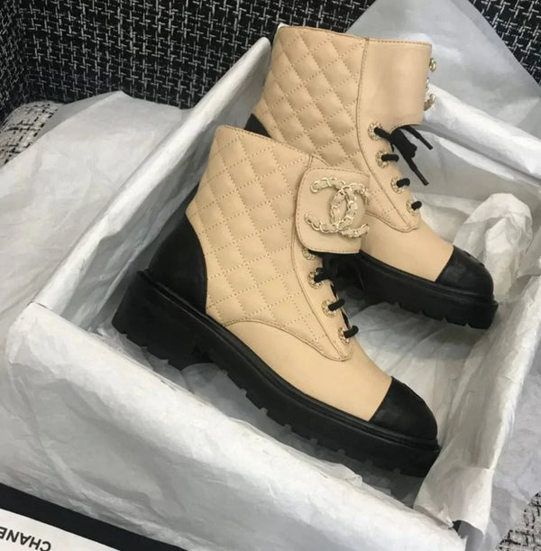 Bottes Chanel – Accessorio premium elegante