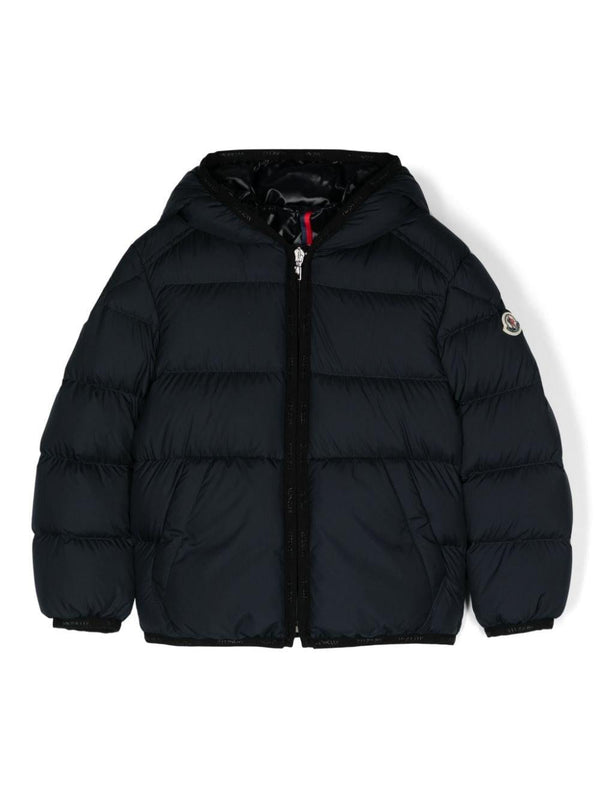 Giubbino Mattan per bambino Moncler Enfant blu con toppa con logo sulla manica – Accessorio premium elegante
