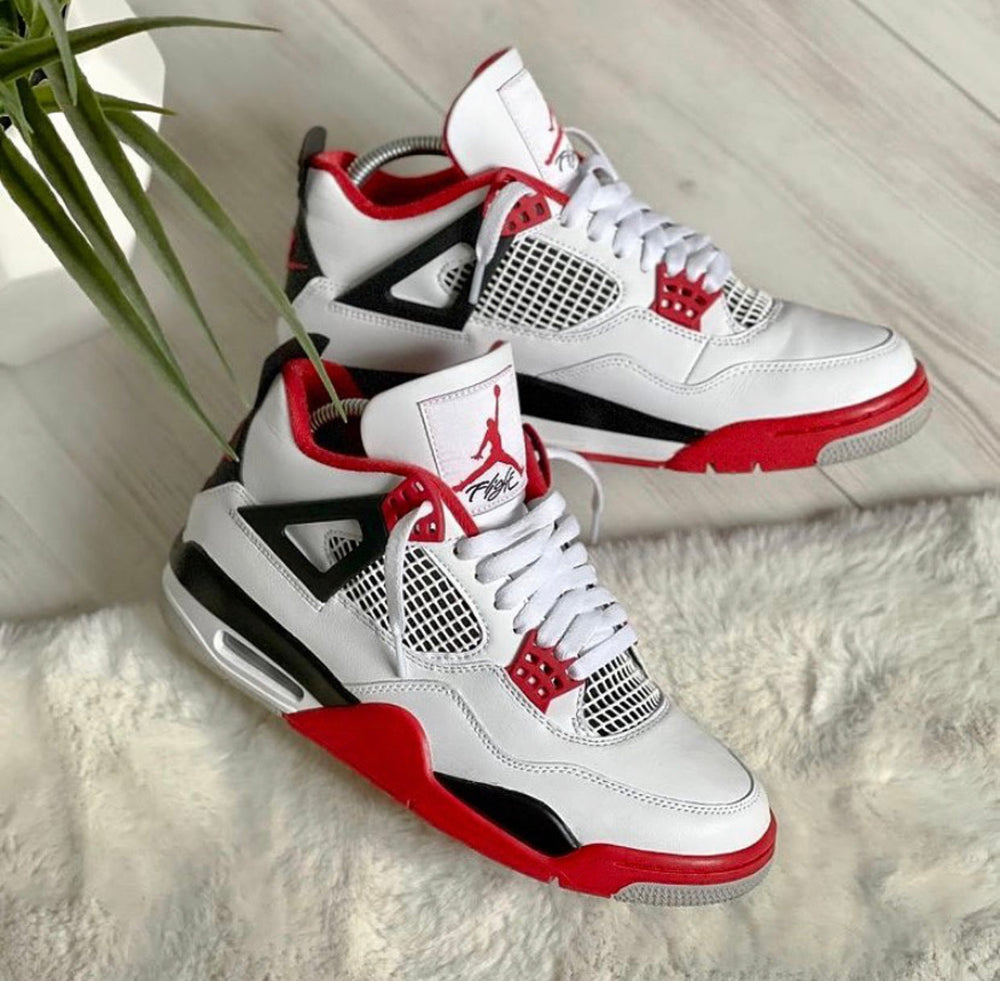 Air Jordan 4 – Accessorio premium elegante