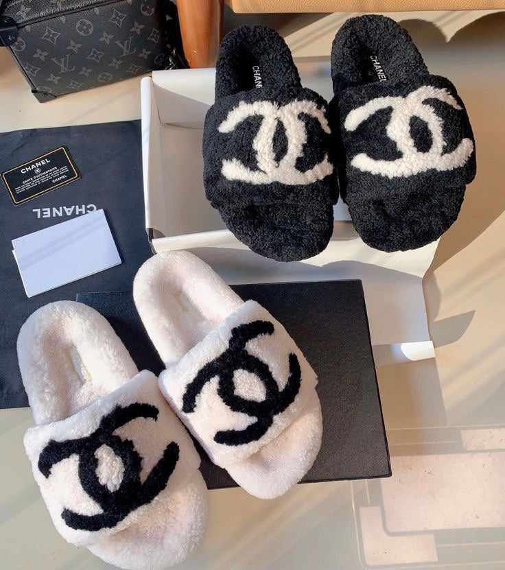 Chaussons Chanel Fourrure – Accessorio premium elegante
