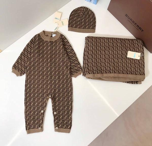Combinaison Fendi + Bonnet – Accessorio premium elegante