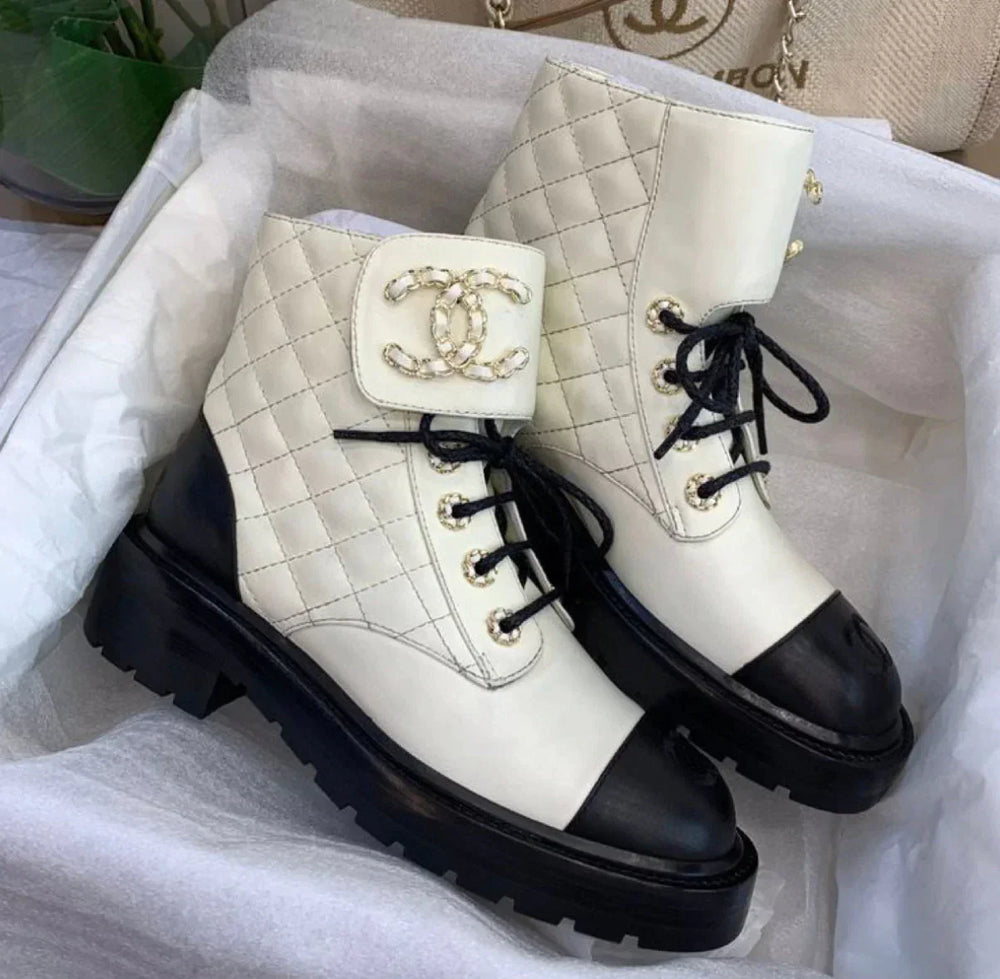 Bottes Chanel – Accessorio premium elegante