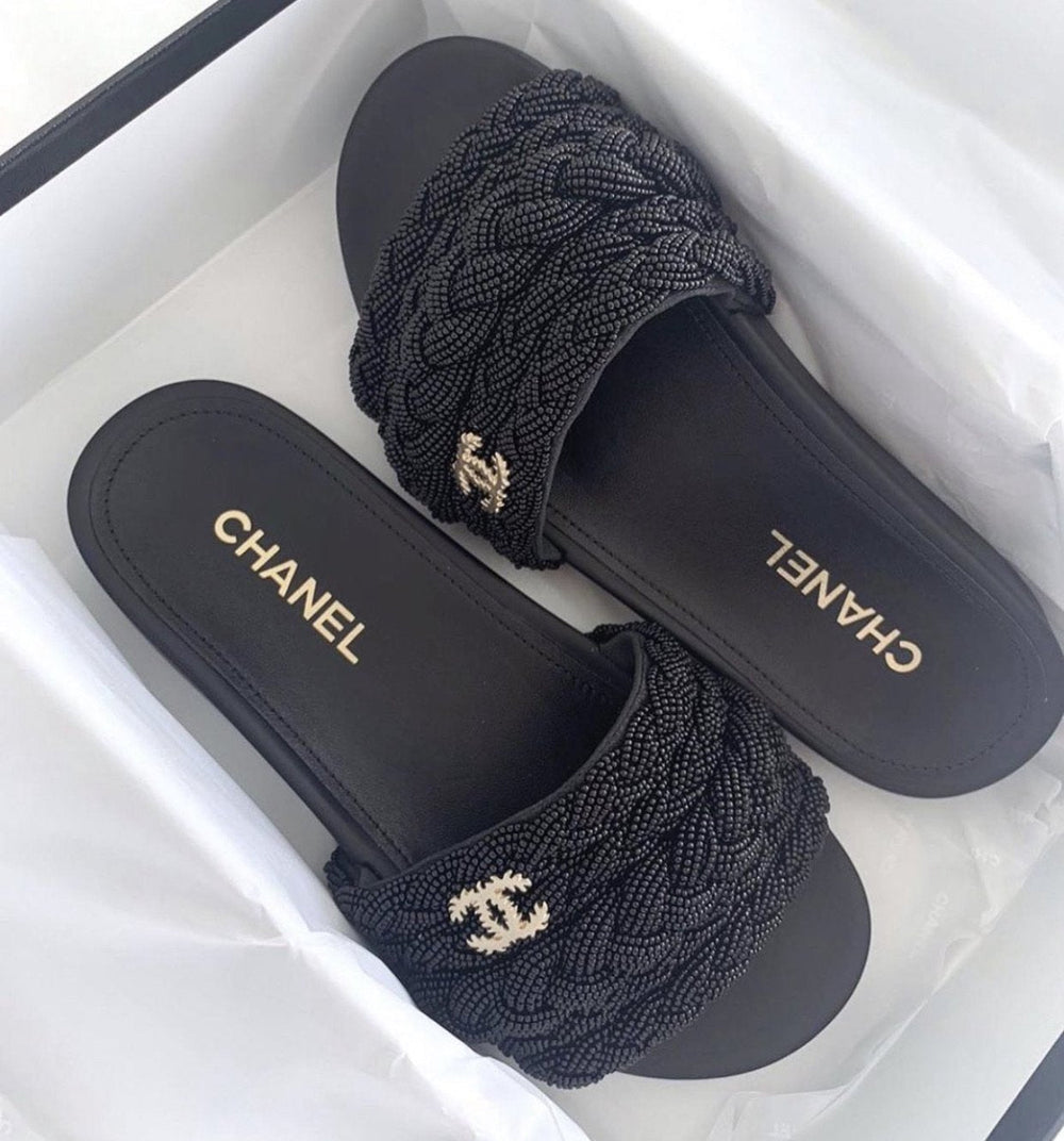 Claquettes Chanel – Accessorio premium elegante