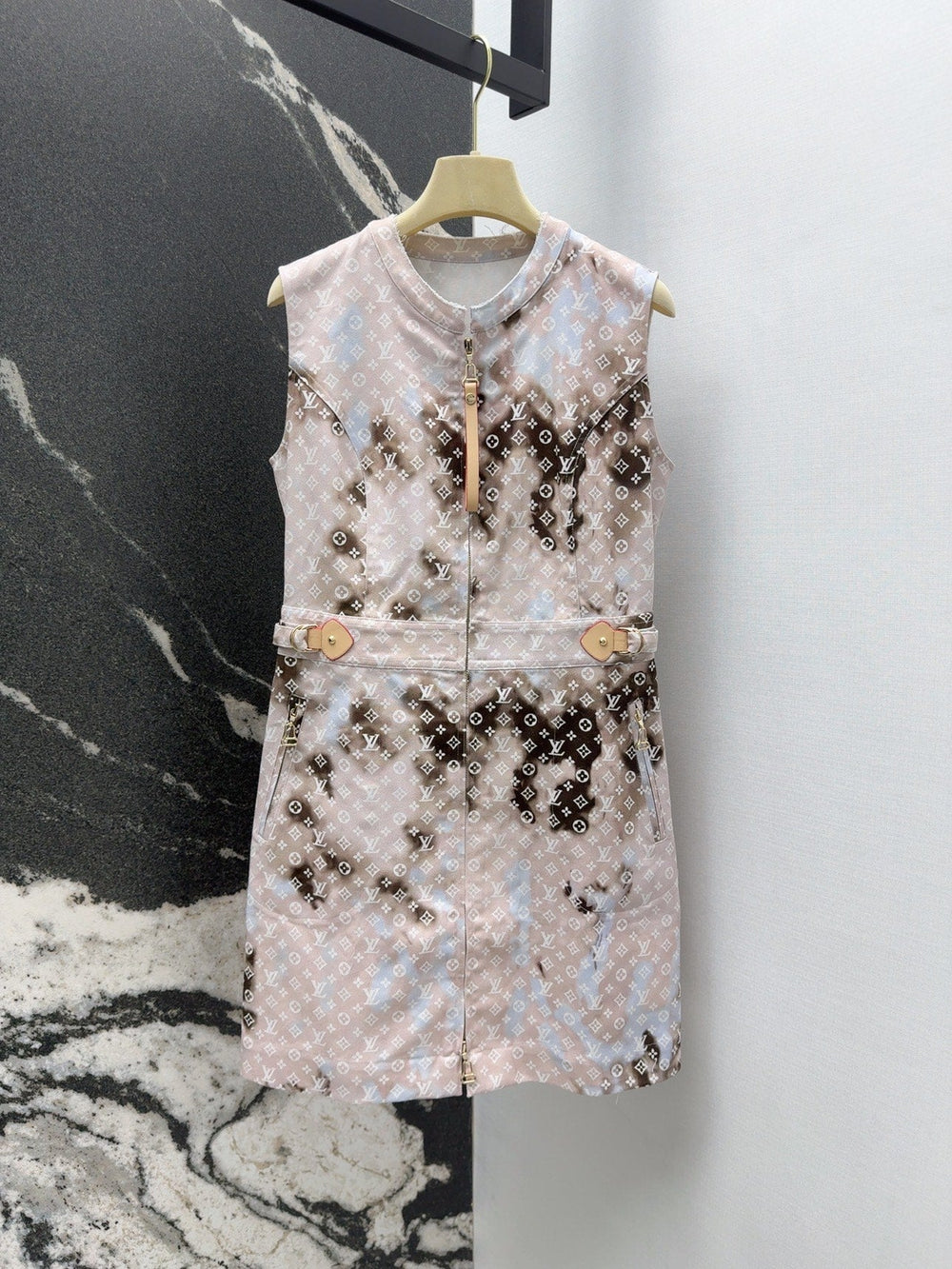 LV 25 Mononogram Gradient Print Logo Denim Vest Dress Multicolor – Accessorio premium elegante