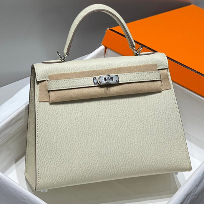 Hermes Kelly Bag Milkshake White Silver Epsom Leather 249772 – Accessorio premium elegante
