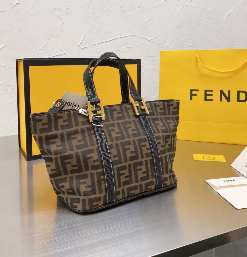 Fendi shopping – Accessorio premium elegante