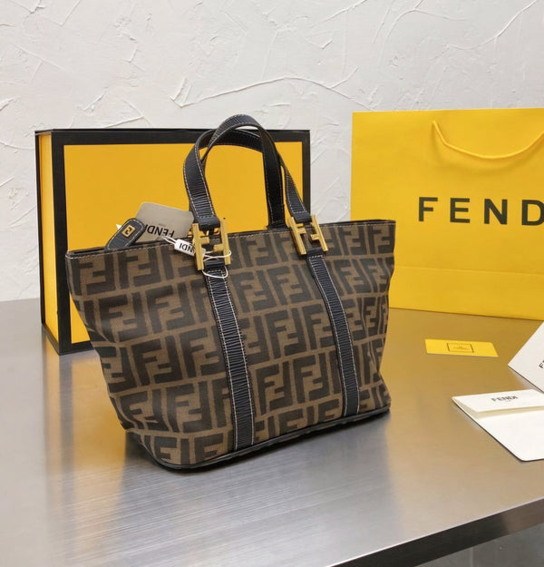 Fendi shopping – Accessorio premium elegante