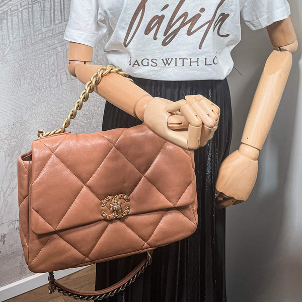 Chanel 19 Large Caramel Leather 2-Way Flap Bag – Accessorio premium elegante