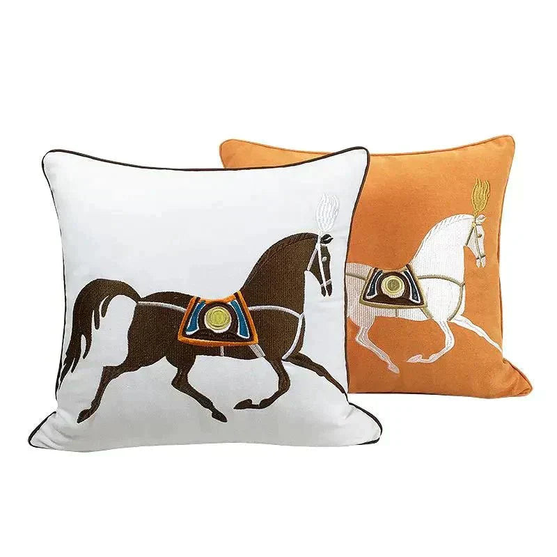 Copricuscini con cavallo ricamato – Accessorio premium elegante