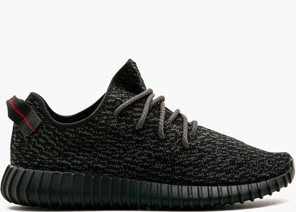 Yeezy Boost 350 V1 Pirate Black 2023 – Accessorio premium elegante